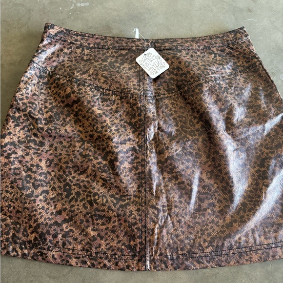 NWT Free People Printed Fake Out Brown Leopard Print Faux Wrap Mini‎ Skirt - Picture 2 of 8
